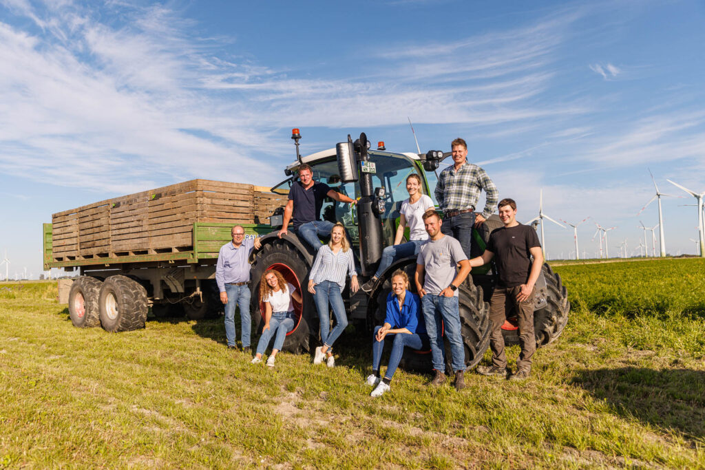 At Westhof, we produce top-quality organic vegetables with a dynamic and innovative team. As a family business, we are proud to lead a young and motivated team that is shaping the future of sustainable agriculture.